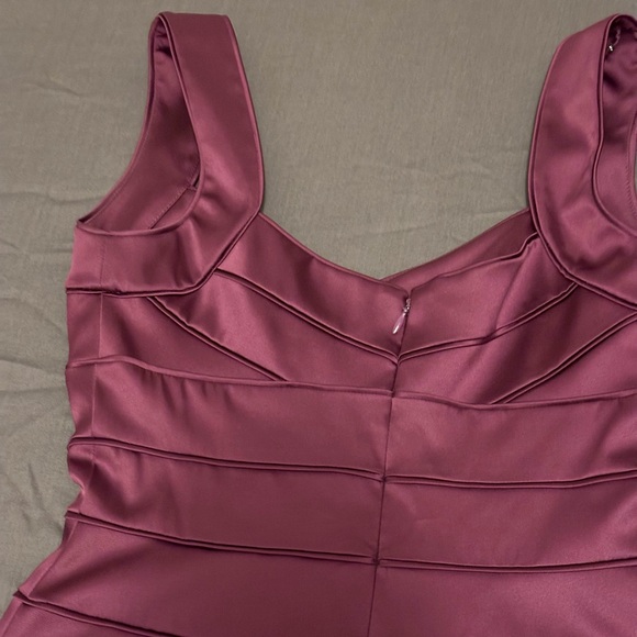 Ralph Lauren Bandage Satin
Burgundy Dress - Picture 5 of 5